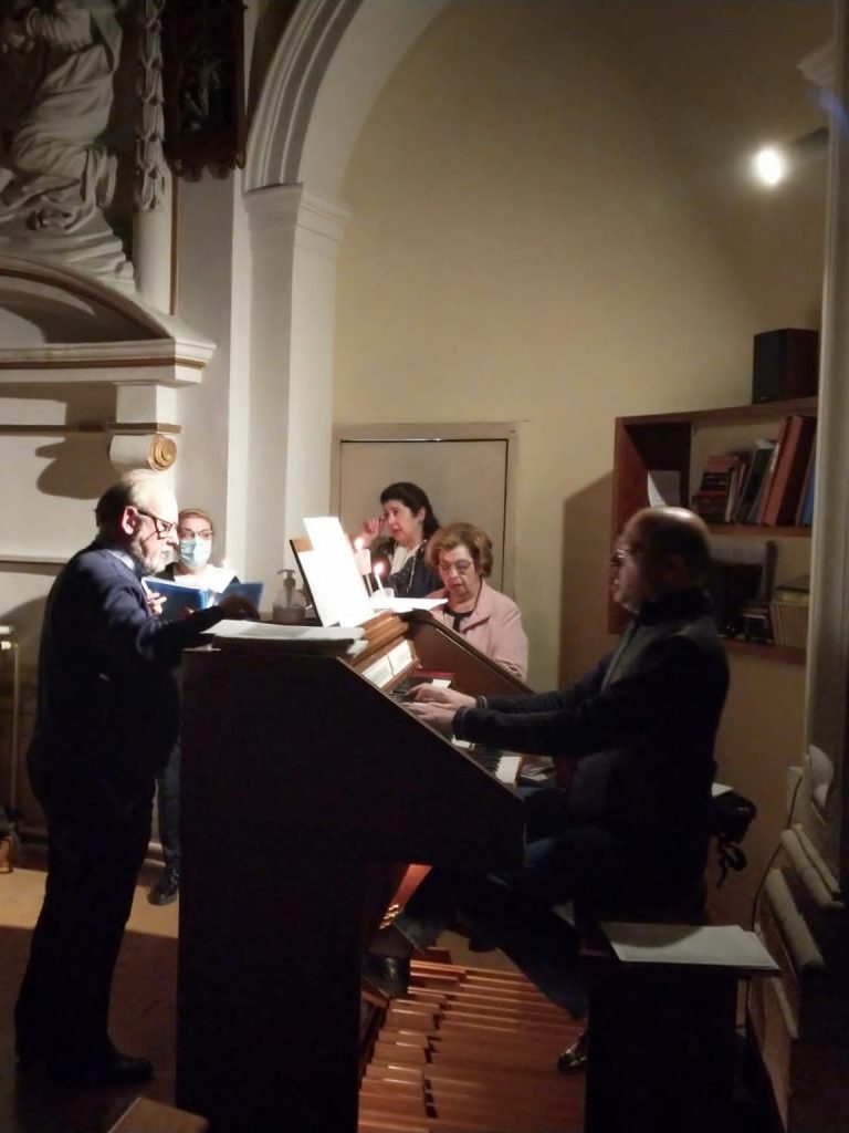 Coro cantando en una boda